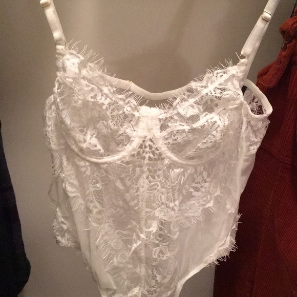 White lace bodysuit - Picture 1 of 4